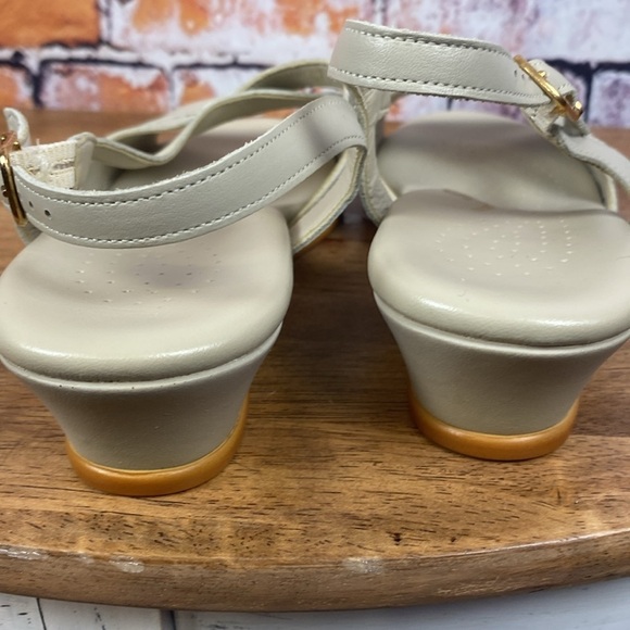 SAS Caress Cross Strap Wedge Cream Slingback Sandals Size 8W - Picture 13 of 15